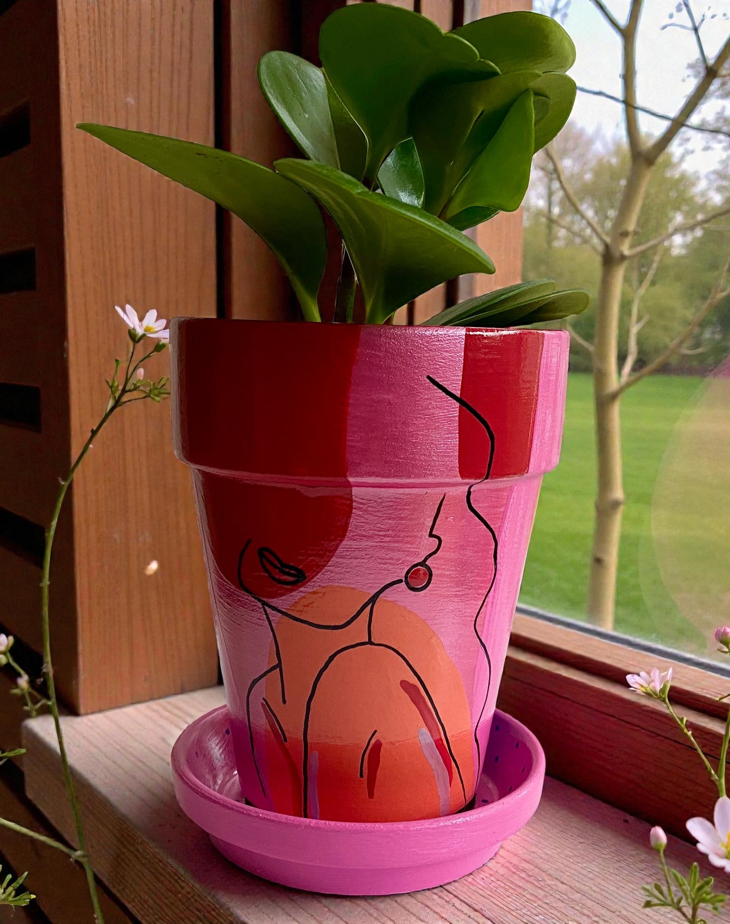 Abstract Woman Line Art Planter – Modern Decorative Terracotta Pot