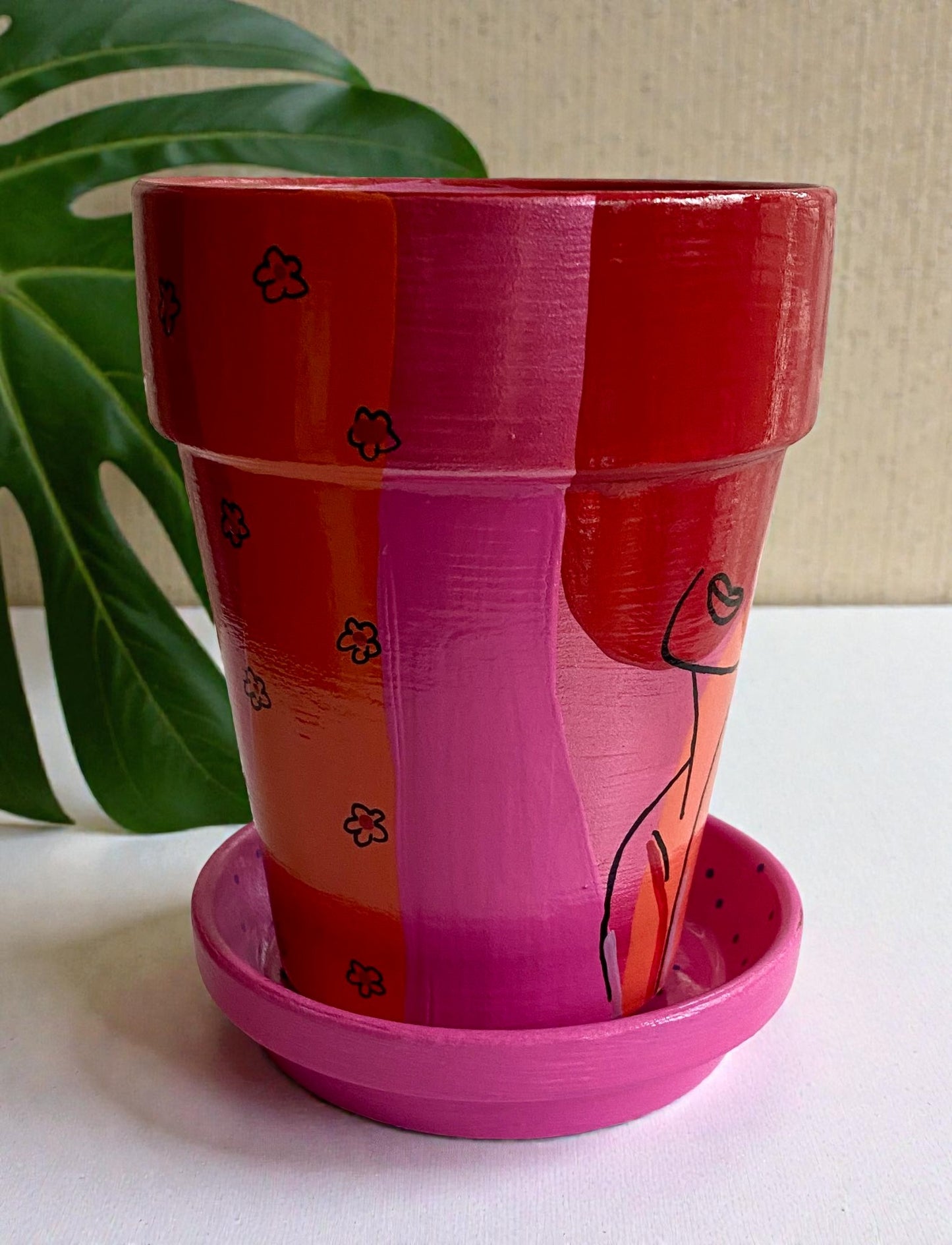 Abstract Woman Line Art Planter – Modern Decorative Terracotta Pot